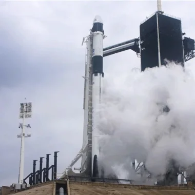 SpaceX载人首飞任务推迟，天气是如何影响火箭发射的